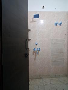 Common Bathroom Image of 500 Sq.ft 1 RK Apartment / Flat for rent in Sector 73 Noida for Rs. 10500