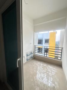 Balcony Image of 900 Sq.ft 2 BHK Apartment / Flat for rent in Chinar Park Kolkata for Rs. 15000