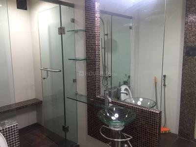 Bathroom Image of 3100 Sq.ft 4 BHK Apartment / Flat for sale in Juhu Mumbai for Rs. 140000000