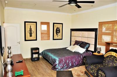 Bedroom Image of 1080 Sq.ft 2 BHK Apartment / Flat for sale in Atharv Navasamaj, Vile Parle East Mumbai for Rs. 43000000