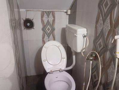 Bathroom Image of 680 Sq.ft 2 BHK Apartment / Flat for sale in Railway Carshed Complex Post Avadi Chennai for Rs. 3500000