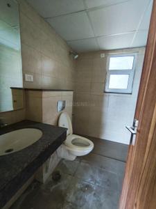 Bathroom Image of 1650 Sq.ft 3.5 BHK Apartment / Flat for sale in Experion Capital, Gomti Nagar Extension Lucknow for Rs. 27500000