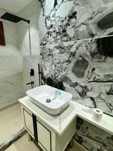 Bathroom Image of 1350 Sq.ft 3 BHK Builder Floor for sale in Ashok Vihar New Delhi for Rs. 35000000