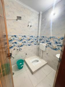Bathroom Image of 900 Sq.ft 2 BHK Builder Floor for rent in Indira Nagar Lucknow for Rs. 10000