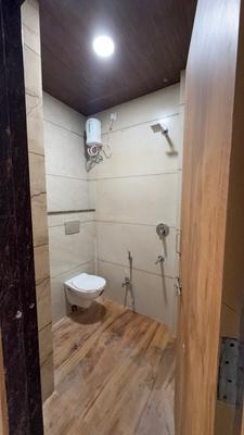 Bathroom Image of 1500 Sq.ft 1 RK Apartment / Flat for rent in Mahalakshmi Nagar Indore for Rs. 14000