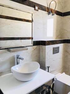Bathroom Image of 3000 Sq.ft 3 BHK Independent House for rent in Sector 26 Noida for Rs. 35000