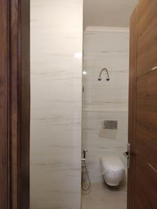Common Bathroom Image of 1620 Sq.ft 3 BHK Builder Floor for sale in BPTP District 3, Sector 85 Faridabad for Rs. 17000000