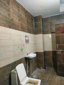 Bathroom Image of 555 Sq.ft 2 BHK Apartment / Flat for rent in Sukher Udaipur for Rs. 6000