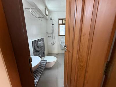 Bathroom Image of 2200 Sq.ft 3 BHK Apartment / Flat for sale in Juhu Mumbai for Rs. 120000000