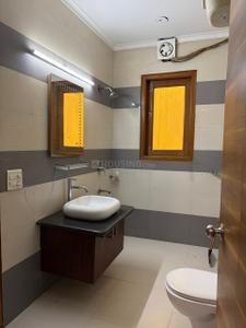 Bathroom Image of 3000 Sq.ft 3 BHK Builder Floor for rent in Sector 46 Noida for Rs. 70000