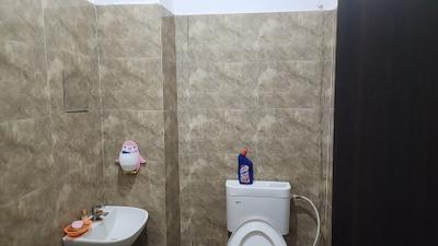 Bathroom Image of 560 Sq.ft 1 RK Apartment / Flat for rent in Karolan Ka Barh Jaipur for Rs. 12500