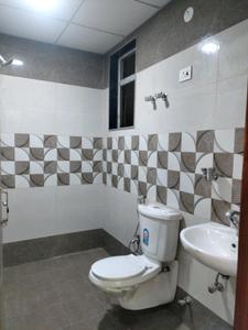 Common Bathroom Image of 525 Sq.ft 1 BHK Builder Floor for sale in Uniwest Arcade Homes, Sector 102 Noida for Rs. 3412500