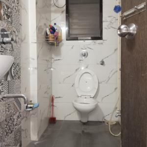 Bathroom Image of 585 Sq.ft 1 BHK Apartment / Flat for sale in Sumati Niwas, Dahisar West Mumbai for Rs. 10500000