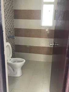 Bathroom Image of 950 Sq.ft 2 BHK Apartment / Flat for sale in MR Officer City 2 Phase 2, Raj Nagar Extension Ghaziabad for Rs. 7200000