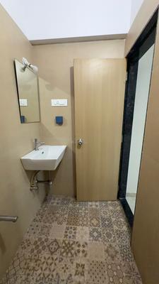 Image of 950 Sq.ft 2.5 BHK Apartment / Flat for rent in Malad West, Mumbai for Rs. 55000