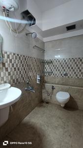Estella Maple Square Bathroom One 3
