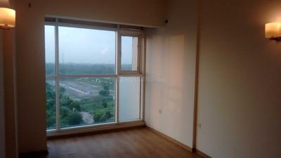 Bedroom Image of 2300 Sq.ft 4 BHK Apartment / Flat for sale in Emaar Commonwealth Games Village, Pandav Nagar New Delhi for Rs. 105000000