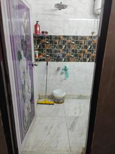 Bathroom Image of 900 Sq.ft 3 BHK Independent House for sale in Pandav Nagar New Delhi for Rs. 28000000