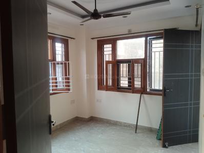 Bedroom Image of 826 Sq.ft 2 BHK Builder Floor for rent in Preet Vihar New Delhi for Rs. 16000