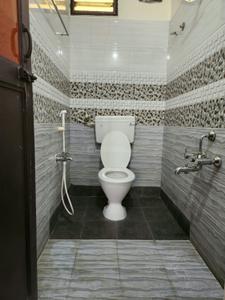 Bathroom Image of 1200 Sq.ft 3 BHK Independent House for rent in Madambakkam Chennai for Rs. 25000