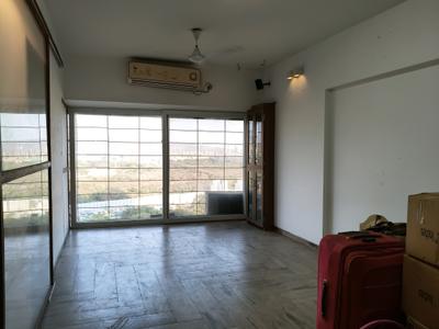 Living Room Image of 1500 Sq.ft 2.5 BHK Apartment / Flat for rent in Monte South 1, Byculla Mumbai for Rs. 170000