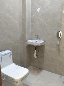 Common Bathroom Image of 580 Sq.ft 2 BHK Builder Floor for sale in Shastri Nagar New Delhi for Rs. 4900000