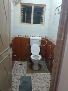 Bathroom Image of 1000 Sq.ft 2 BHK Independent House for rent in Raysandara Bengaluru for Rs. 18000