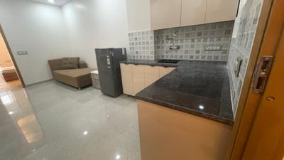 Kitchen Image of 1000 Sq.ft 1 BHK Builder Floor for rent in Sector 14 Gurgaon for Rs. 32000