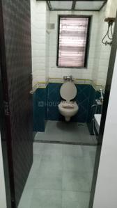 Bathroom Image of 645 Sq.ft 1 BHK Apartment / Flat for rent in NG Complex, Andheri East Mumbai for Rs. 40000
