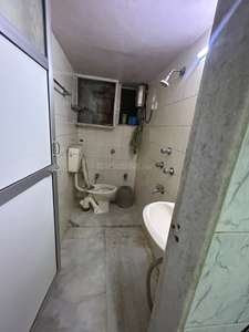 Bathroom Image of 700 Sq.ft 1.5 BHK Apartment / Flat for rent in Cumballa Hill Mumbai for Rs. 65000