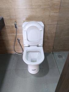 Common Bathroom Image of 1550 Sq.ft 3 BHK Apartment / Flat for sale in Kalpataru Magnus, Bandra East Mumbai for Rs. 62500000