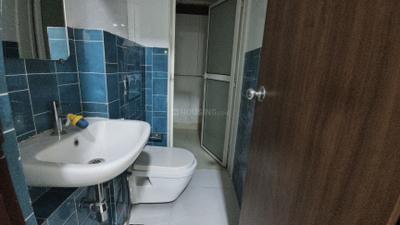 Bathroom Image of 630 Sq.ft 1 BHK Apartment / Flat for sale in Lodha Amara, Kolshet Thane for Rs. 7500000