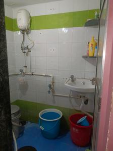Common Bathroom Two Image of 330 Sq.ft 1 BHK Apartment / Flat for sale in Borivali West Mumbai for Rs. 6000000