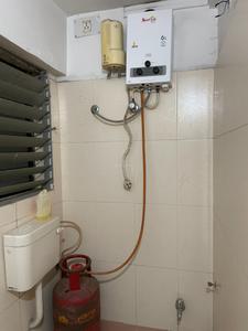 Bathroom Image of 1450 Sq.ft 3 BHK Apartment / Flat for rent in Canada Corner Nashik for Rs. 35000