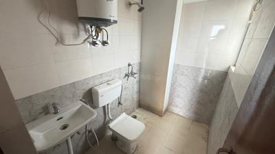 Bathroom Image of 1090 Sq.ft 3 BHK Apartment / Flat for rent in ROF Amaltas, Sector 92 Gurgaon for Rs. 20000