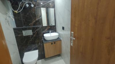 Bathroom Image of 500 Sq.ft 1 RK Builder Floor for rent in Sector 46 Gurgaon for Rs. 22000