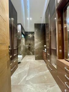 Bathroom Image of 3250 Sq.ft 4 BHK Apartment / Flat for sale in DLF The Valley Central, Sector 3 Panchkula for Rs. 26499999