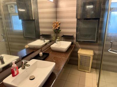 Bathroom Image of 4500 Sq.ft 4 BHK Penthouse for sale in Amrapali Silicon City, Sector 76 Noida for Rs. 50000000
