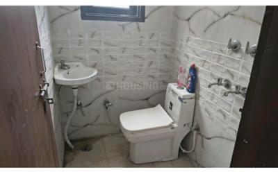 Bathroom Image of 660 Sq.ft 2 BHK Independent House for rent in Mayur Vihar Phase 1 New Delhi for Rs. 22000