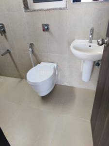 Bathroom Image of 475 Sq.ft 1.5 BHK Apartment / Flat for sale in Runwal Forest Tower 1 To 4, Kanjurmarg West Mumbai for Rs. 13500000