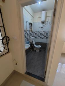 Bathroom Image of 650 Sq.ft 1 BHK Builder Floor for rent in Whitefield Bengaluru for Rs. 16500