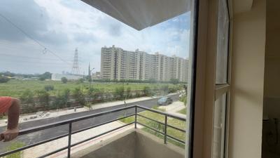 Balcony Image of 1200 Sq.ft 3 BHK Apartment / Flat for rent in Pyramid Infinity, Sector 70 Gurgaon for Rs. 19000