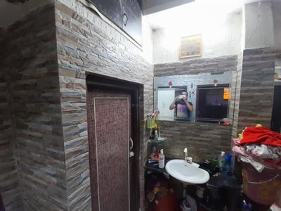 Bathroom Image of 700 Sq.ft 3 BHK Builder Floor for sale in Tangra Kolkata for Rs. 3000000