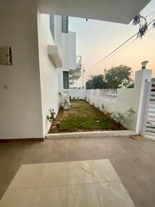 Balcony Image of 2700 Sq.ft 4 BHK Independent House for rent in Bilhari Jabalpur for Rs. 20000