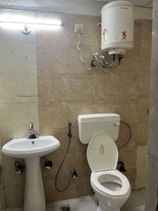 Bathroom Image of 910 Sq.ft 2.5 BHK Apartment / Flat for sale in Amrapali Silicon City, Sector 76 Noida for Rs. 11500000