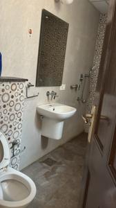 Bathroom Image of 1500 Sq.ft 3 BHK Apartment / Flat for rent in Gillco Palms, Sector 115 Mohali for Rs. 22000