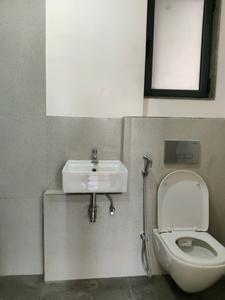 Common Bathroom Image of 650 Sq.ft 2 BHK Apartment / Flat for sale in Kalpataru Parkcity, Thane West Thane for Rs. 12000000