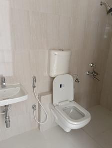 Bathroom Image of 1035 Sq.ft 2 BHK Apartment / Flat for rent in Kanakia Niharika, Thane West Thane for Rs. 48000