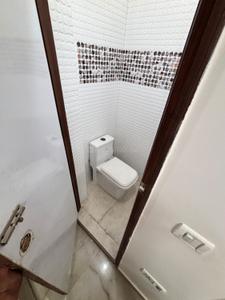 Bathroom Image of 800 Sq.ft 2 BHK Builder Floor for rent in New Ashok Nagar New Delhi for Rs. 22000