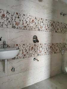 Common Bathroom Image of 550 Sq.ft 1 BHK Apartment / Flat for sale in Mulund East Mumbai for Rs. 9000000